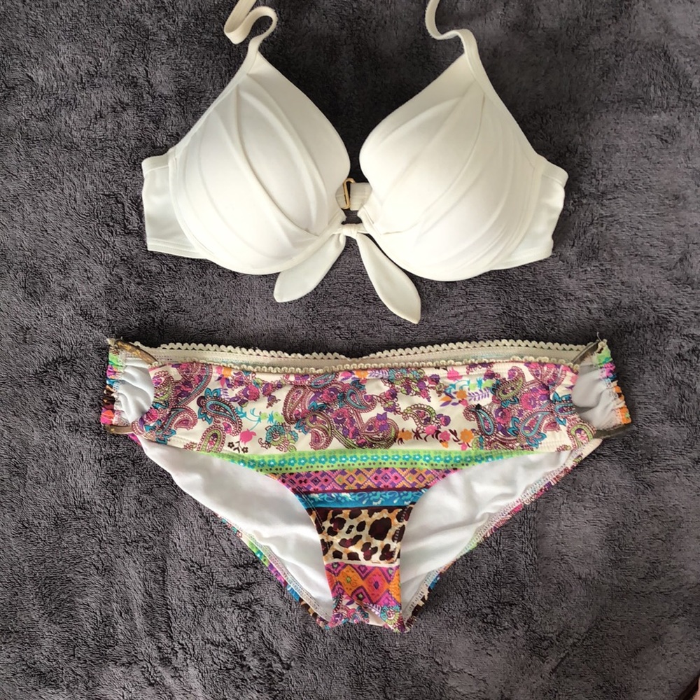Victoria's Secret bathing suit top, split bottom